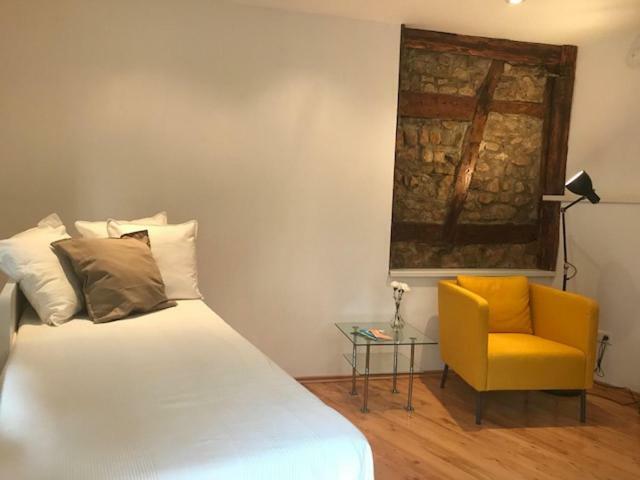 Buedinger Hof Apartment ไวน์ไฮม์ ภายนอก รูปภาพ